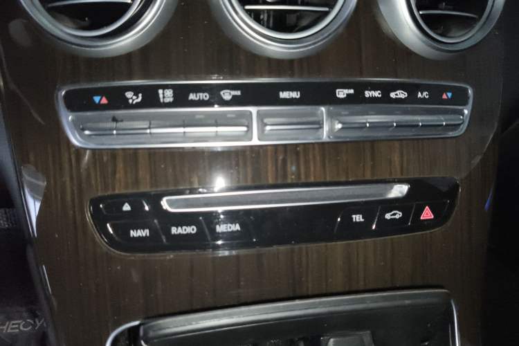 Used Mercedes-Benz GLC 2019 GLC 260 4MATIC Luxury Model
