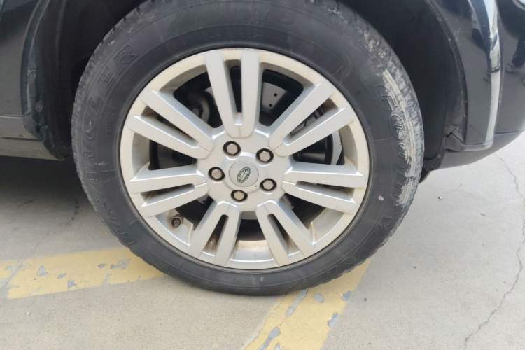 Used Land Rover Discovery 2010 5.0 V8 HSE Gasoline Model Right Front Wheel Hub