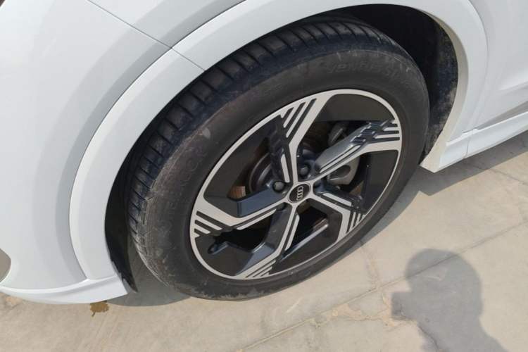 Used Audi Q4 e-tron 2022 50 e-tron quattro Visionary Edition Left Front Wheel Hub