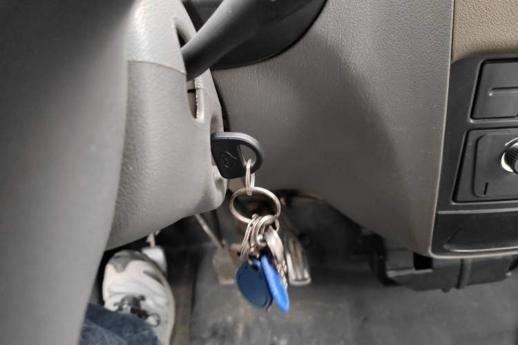 Used CHANGAN KUAYUE V3 2016 1.2L Box-Type Truck DK12-10
