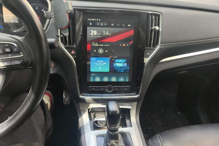 Used Roewe RX5 2016 20T Two-Wheel Drive Automatic Internet Smart Edition
