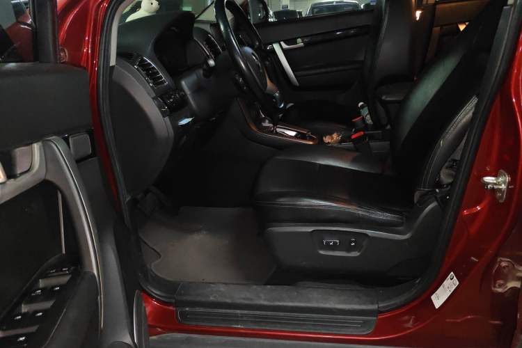 Used Chevrolet Captiva 2012 2.4L 4x4 Flagship Edition 7 Seats
