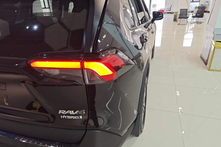 Used Toyota RAV4 2023 Dual-Motor 2.5L E-CVT Two-Wheel Drive Elite Edition
