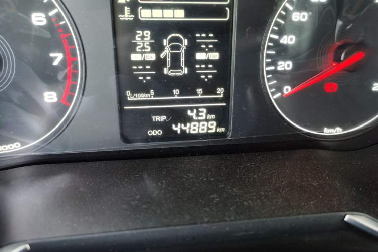 Used JETOUR X70M 2022 1.5T Manual Advanced Partner 7-Seater Odometer Close Up