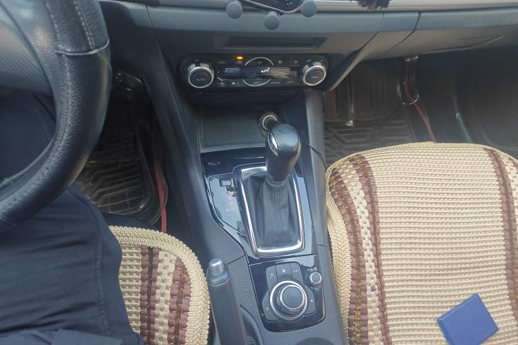 Used Mazda Mazda 3 Axela 2014 Sedan 1.5L Automatic Luxury Model