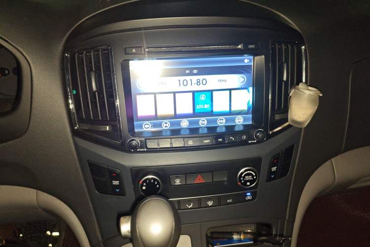 Used Hyundai H-1 Starex 2011 2.4L Comfort Edition
