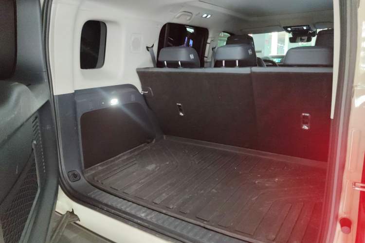 Used Formula Leopard 5 2023 Navigator Edition
