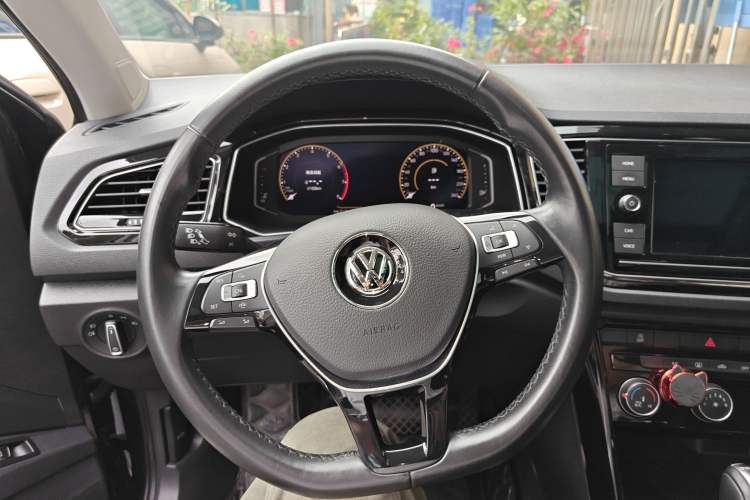 Used Volkswagen T-ROC 2020 280TSI DSG Two-Wheel Drive Comfort Version