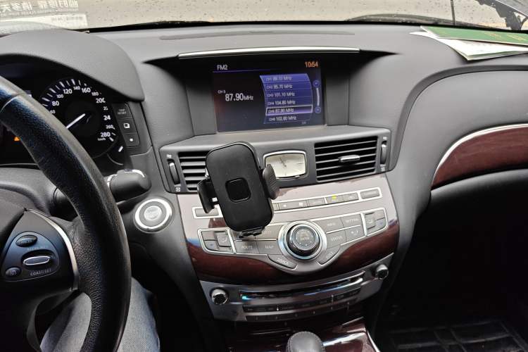 Used Infiniti Q70 2015 Q70L 2.5L Elite Edition Audio And AC Panel