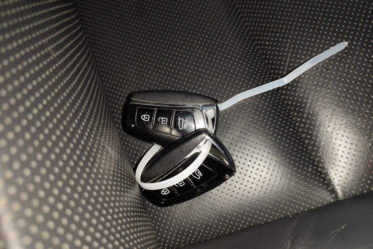 Used Hyundai Santa Fe 2015 2.0T Automatic Two-Wheel Drive Smart Version 5 Seats
