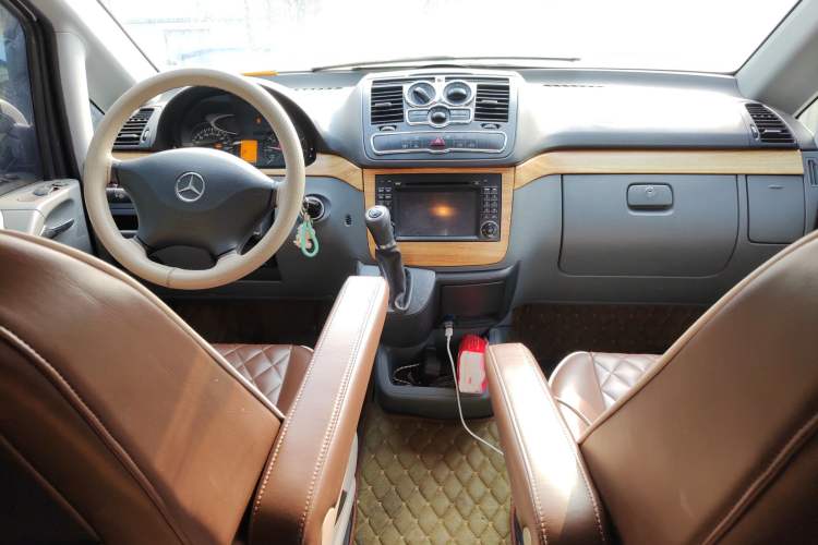 Used Mercedes-Benz Vito 2011 2.5L 7-seater executive version