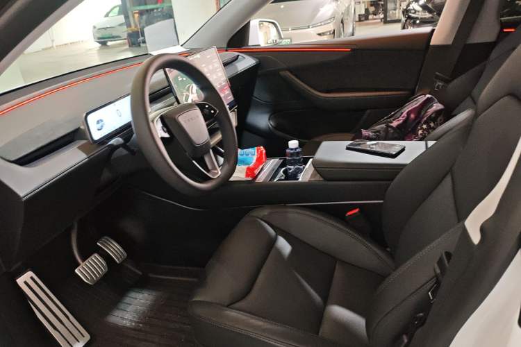 Used Tesla Model Y 2025 Long-Range All-Wheel-Drive Version