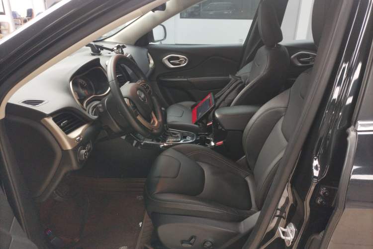 Used Jeep Cherokee 2017 2.0L Superior Edition