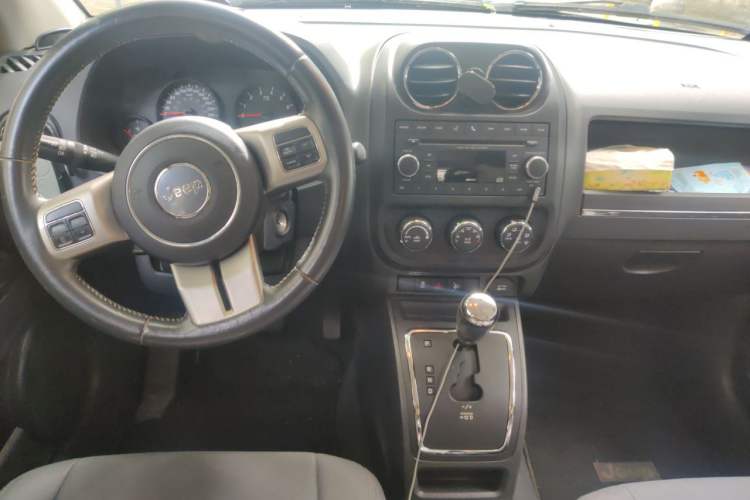 Used Jeep Compass 2012 2.4L four-wheel-drive sport version
