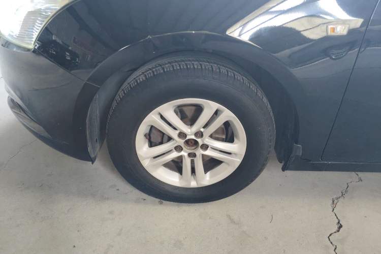 Used Chevrolet Cruze 2015 1.5L Classic SL MT Left Front Wheel Hub