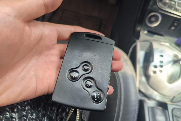 Used Renault Koleos 2012 2.5L Two-Wheel Drive Comfort Edition with Navigation
