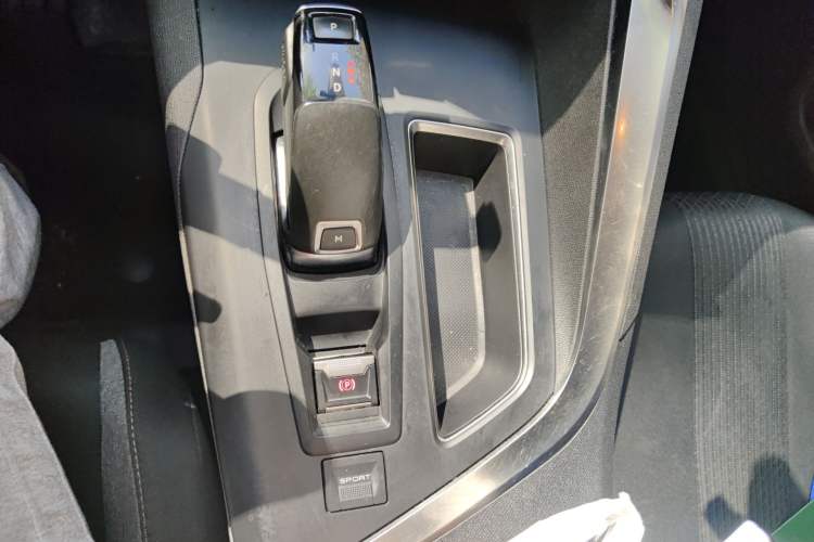 Used Peugeot 4008 2018 350THP Comfort Edition Gear Lever
