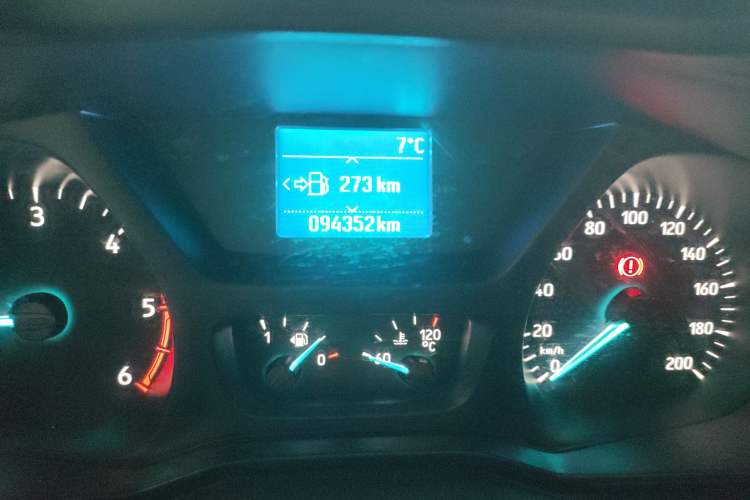 Used Ford Transit 2019 2.0T Diesel Multi-Purpose Commercial Vehicle Mid-Drive Mid-Roof 6-Seater China VI Standard