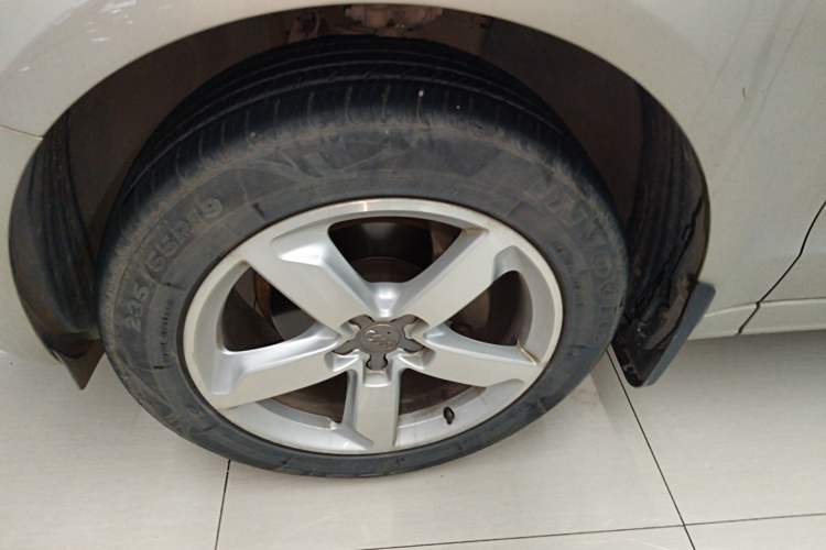 Used Audi Q5 2017 Plus 40 TFSI Ambition Model Left Front Wheel Hub