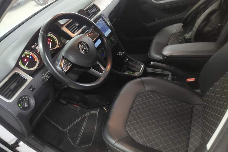 Used Skoda Rapid 2018 1.6L Automatic Comfort Edition Left Front Seat