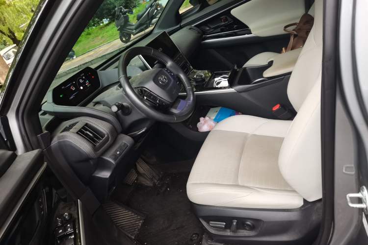 Used Toyota FAW bZ4X 2022 Four-Wheel-Drive High-Performance PRO Edition Left Front Seat