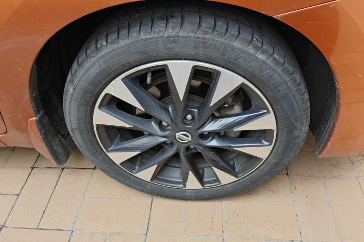 Used Nissan Lannia 2016 1.6L CVT Smart Cool Edition Right Front Wheel Hub