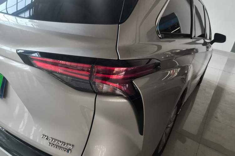 Used Toyota SIENNA 2021 2.5L Hybrid Platinum Edition
