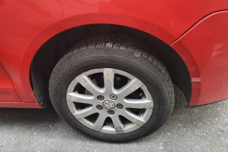 Used Volkswagen Polo 2009 Jingqing 1.4L Automatic Shushang Edition Right Front Wheel Hub