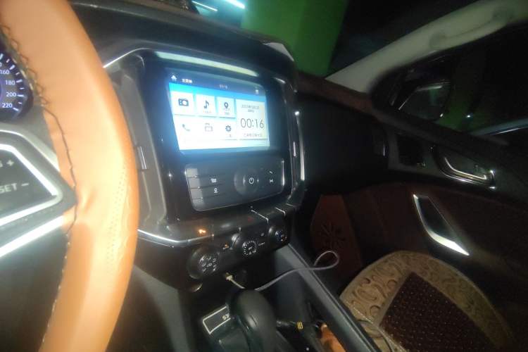 Used JMC Yusheng S350 2016 2.0T Automatic All-Wheel Drive Gasoline Luxury Version with Sunroof 5 Seats Audio And AC Panel