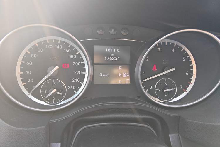 Used Mercedes-Benz R-Class 2014 R 320 4MATIC Business Model
