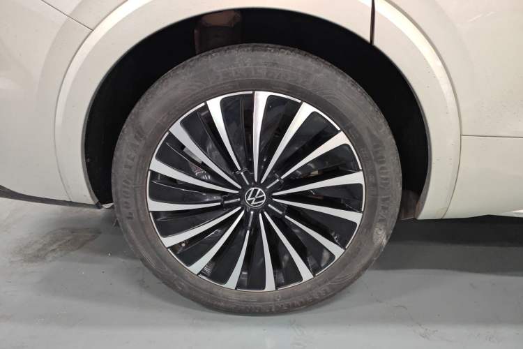 Used Volkswagen Viloran 2023 380TSI Prestige Edition Right Rear Wheel Hub