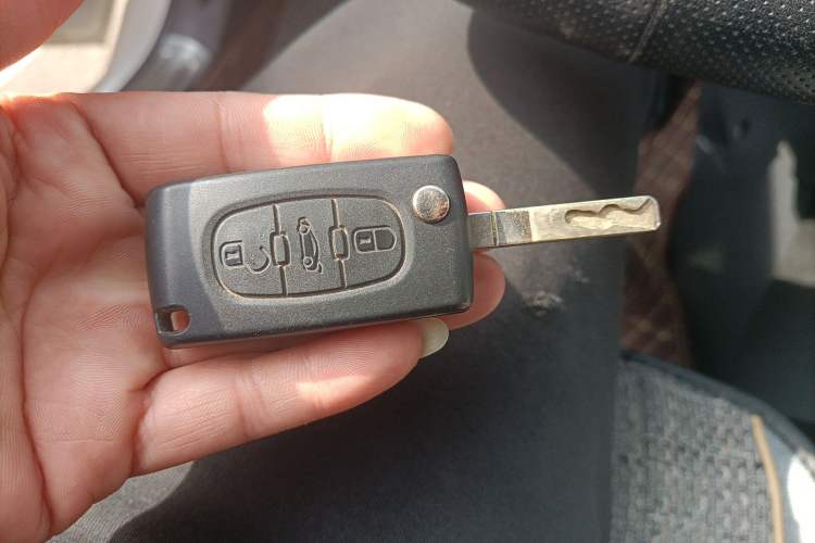 Used Peugeot 308 2014 Enjoy Edition Classic 1.6L Manual YouShang Model Vehicle Key