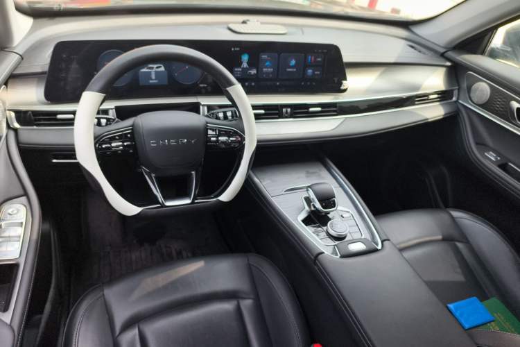 Used Chery Tiggo 8 PRO 2024 Champion Edition 290T Two-Wheel Drive Shining Version 5 Seats Center Console