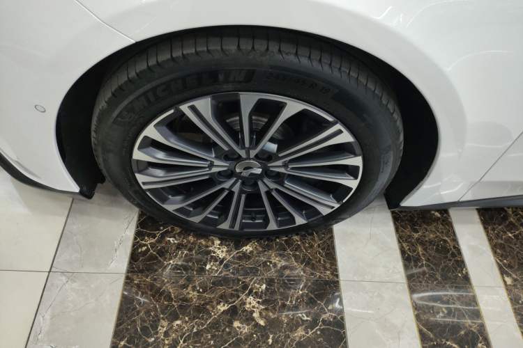 Used Nio ET5 2024 75 kWh Left Front Wheel Hub