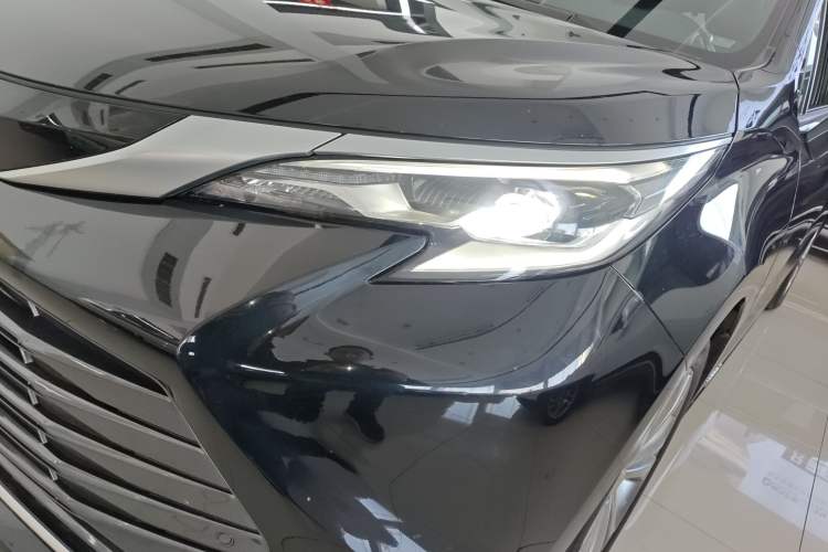 Used Toyota SIENNA 2023 2.5L Hybrid Deluxe Edition
