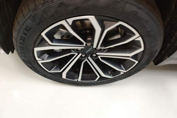 Used Lynk & Co 09 EM-P 2025 2.0TD EM-P Four-Wheel Drive Max Five Seats Left Front Wheel Hub