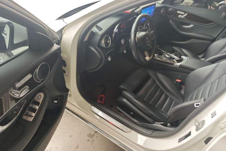 Used Mercedes-Benz C-Class 2015 Facelift C 200 L Driver Seat