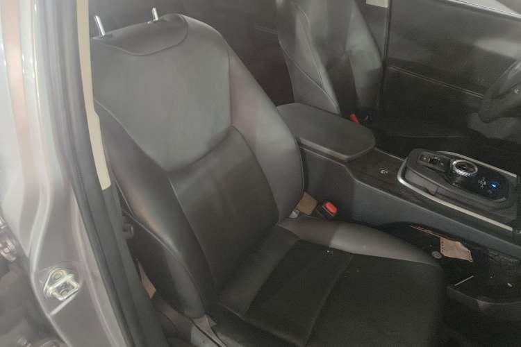 Used Toyota bZ3 2024 517 km Elite PRO Right Front Seat