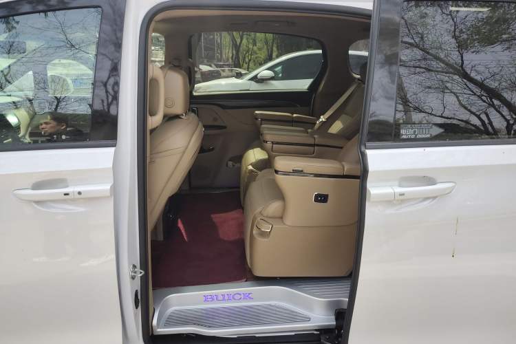 Used Buick GL8 2021 ES Land Cruiser 653T Luxury Edition
