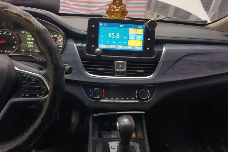 Used Baojun 730 2017 1.5T DCT Flagship Model 7 Seats China V Emission Standard