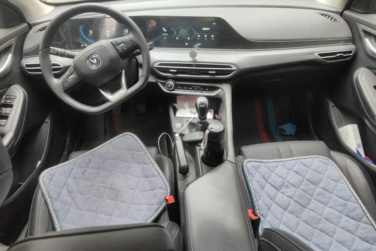 Used CHANGAN Eado 2021 PLUS 1.6L GDI Manual Luxury Model Center Console