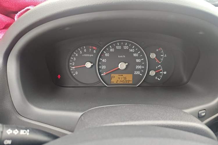 Used Kia Carens 2011 2.0L 7-Seater Automatic Standard Edition Instrument Cluster