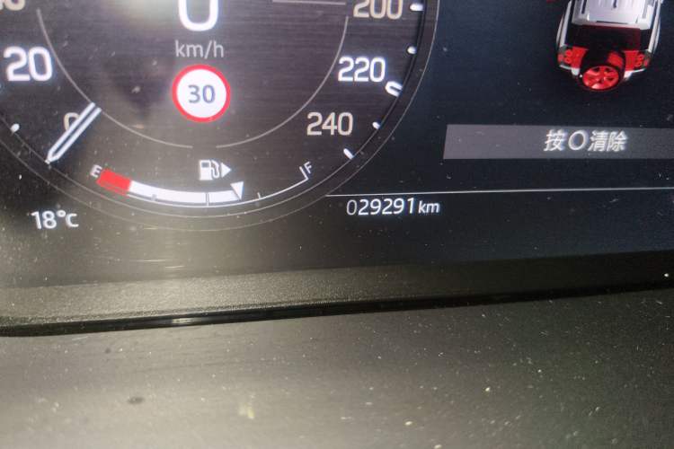 Used Land Rover Defender 2025 110 3.0T P400 – Dynamic HSE Odometer Close Up