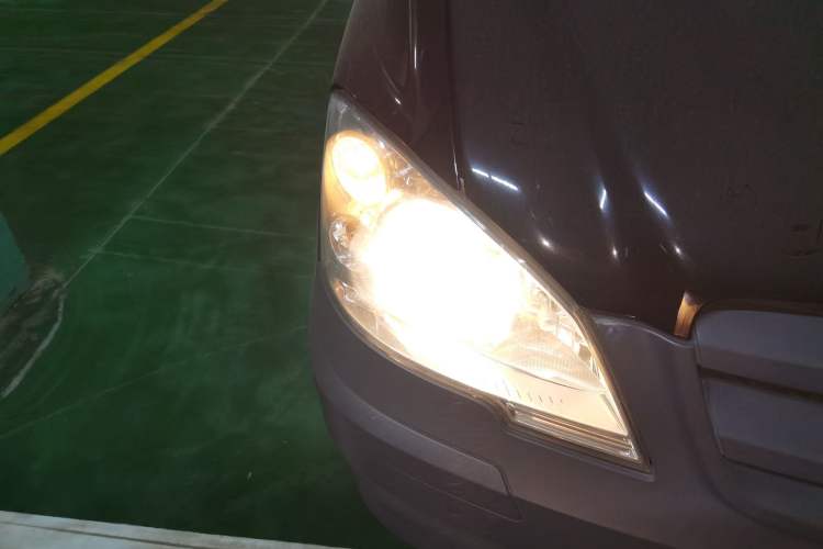 Used Mercedes-Benz Vito 2013 3.0L Elite Edition Right Front Headlight