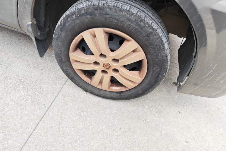 Used FORTHING Lingzhi 2016 M3L 1.6L 7-Seater Standard Model Right Front Wheel Hub