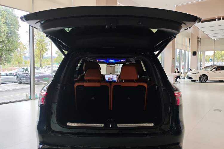 Used Hima AITO M8 2025 Extended-Range Ultra Version 53.4 kWh 6-Seater Edition