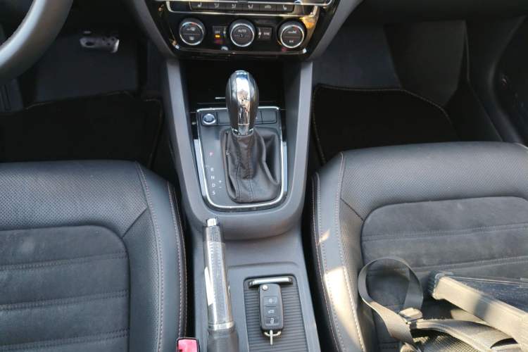 Used Volkswagen Sagitar 2015 230TSI Automatic Luxury Model