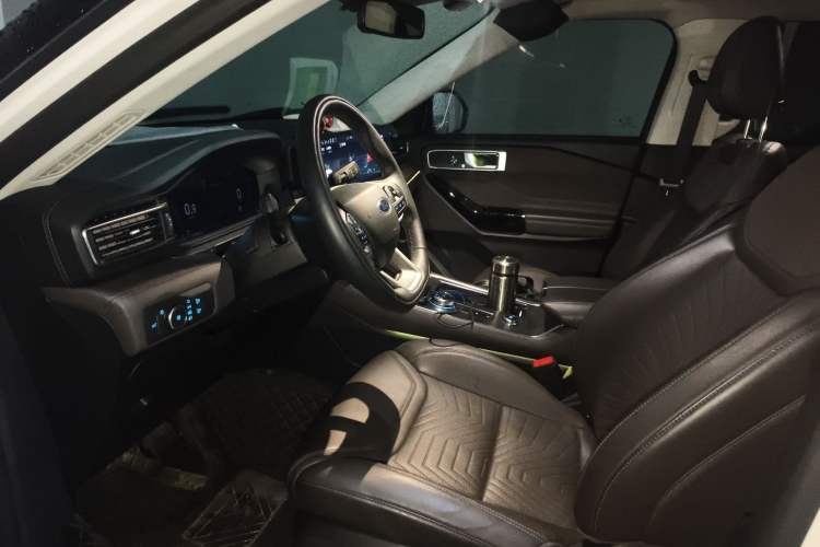 Used Ford Explorer 2024 2.3T EcoBoost Four-Wheel Drive Titanium Edition 7 Seats Left Front Seat