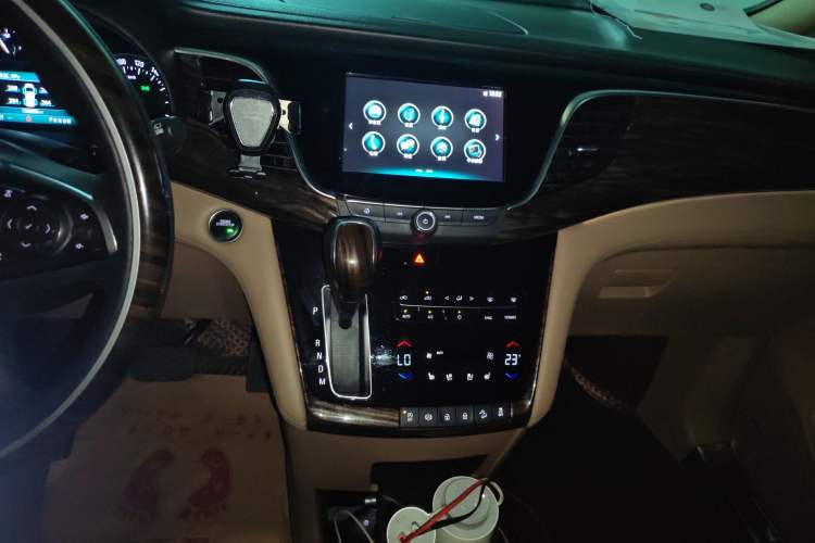 Used Buick GL8 2017 ES 28T Flagship Model China V Standard Audio And AC Panel