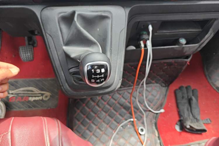 Used Iveco Daily 2023 2.5T A37M1 Long Wheelbase Mid-Roof Dual-Tire Side-Sliding Doors 5-9 Seats